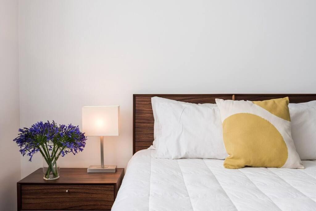 Condesa 7 Stylish 2 Bedroom, 1 Bathroom Accentuating Expansive Interiors *