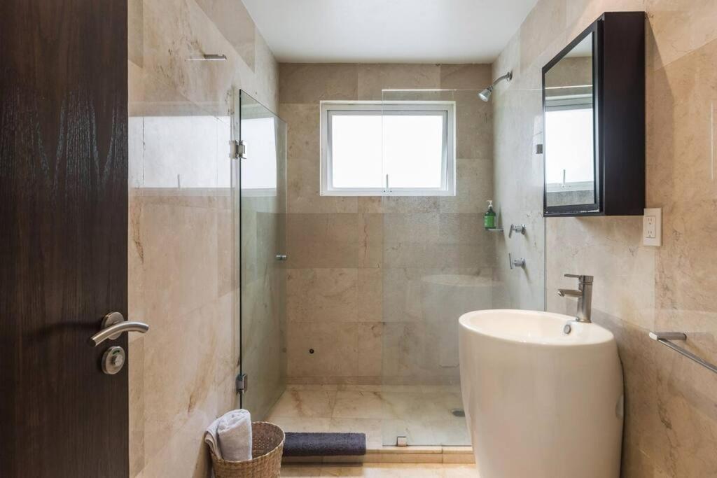 Condesa 7 Stylish 2 Bedroom, 1 Bathroom Accentuating Expansive Interiors Apartment *