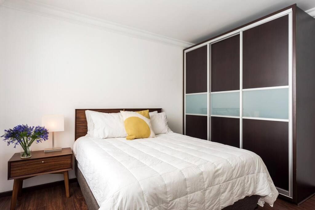 Condesa 7 Stylish 2 Bedroom, 1 Bathroom Accentuating Expansive Interiors * Mexico City