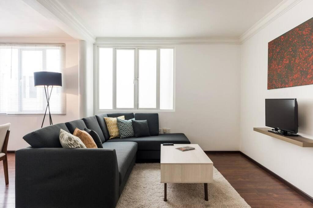 Condesa 7 Stylish 2 Bedroom, 1 Bathroom Accentuating Expansive Interiors Apartment Mexico City