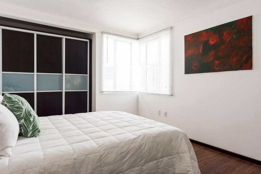 Condesa 7 Stylish 2 Bedroom, 1 Bathroom Accentuating Expansive Interiors Apartment