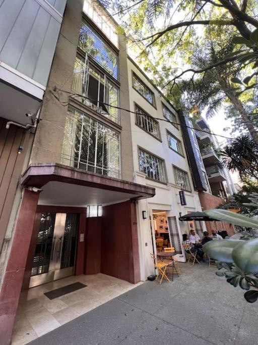 Apartment Condesa 7 Stylish 2 Bedroom, 1 Bathroom Accentuating Expansive Interiors