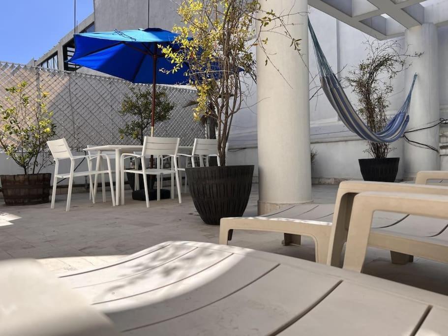 Condesa 7 Stylish 2 Bedroom, 1 Bathroom Accentuating Expansive Interiors Mexico City