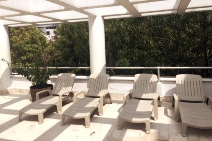 Condesa 7 Stylish 2 Bedroom, 1 Bathroom Accentuating Expansive Interiors