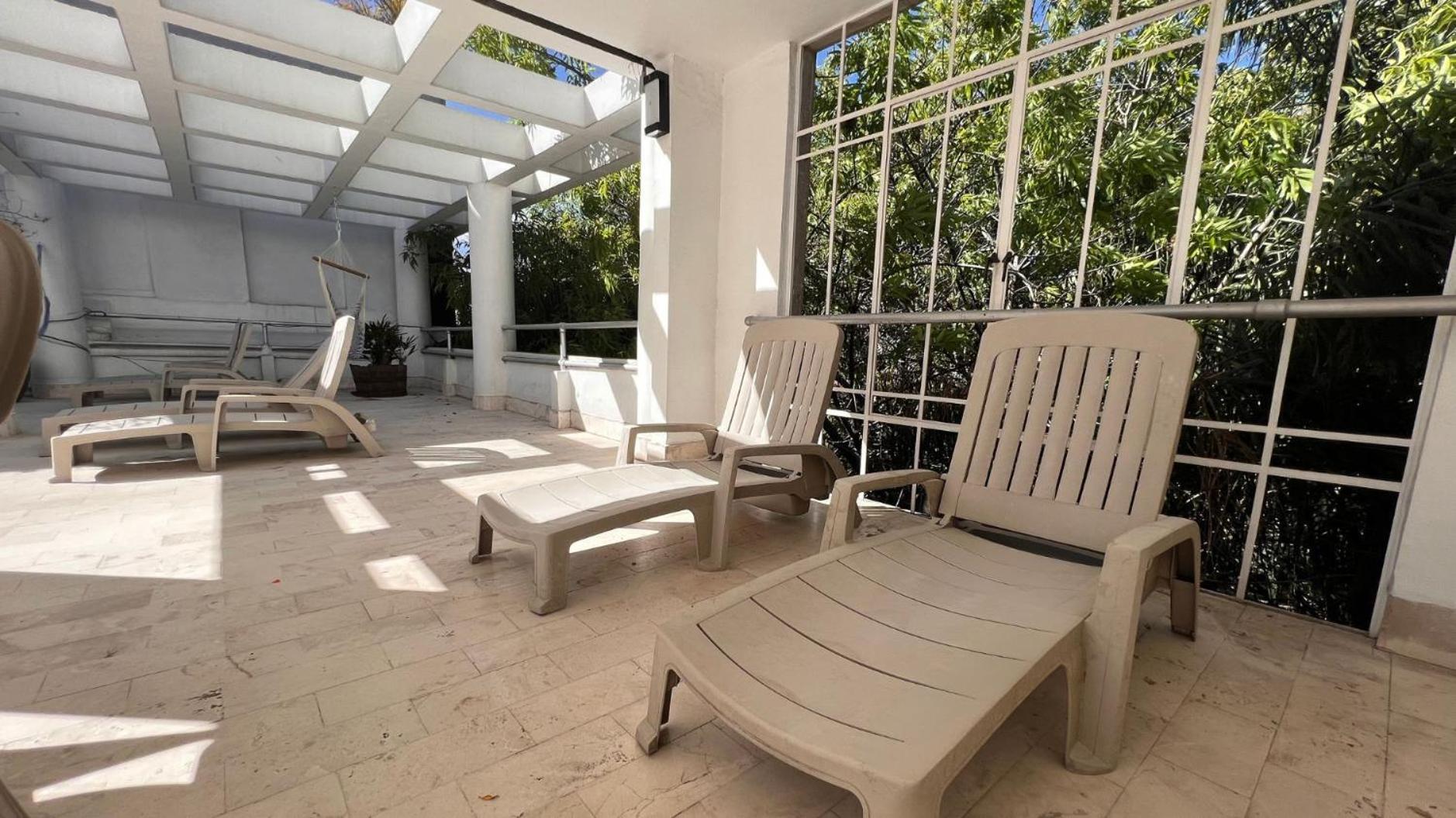 Condesa 7 Stylish 2 Bedroom, 1 Bathroom Accentuating Expansive Interiors Apartment