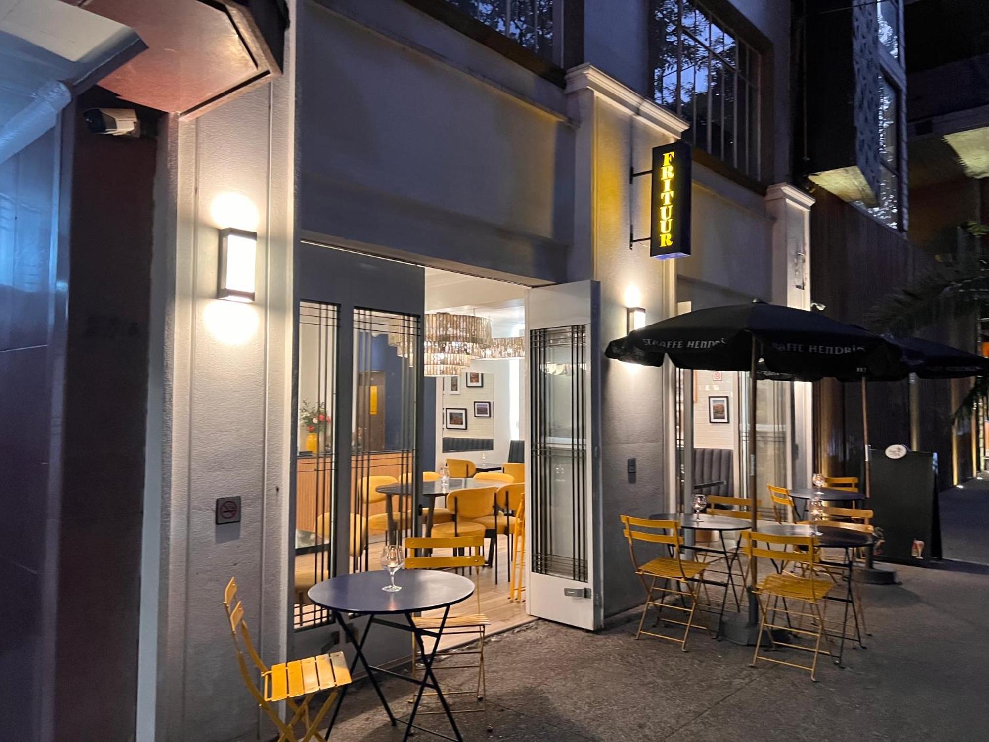 Condesa 7 Stylish 2 Bedroom, 1 Bathroom Accentuating Expansive Interiors